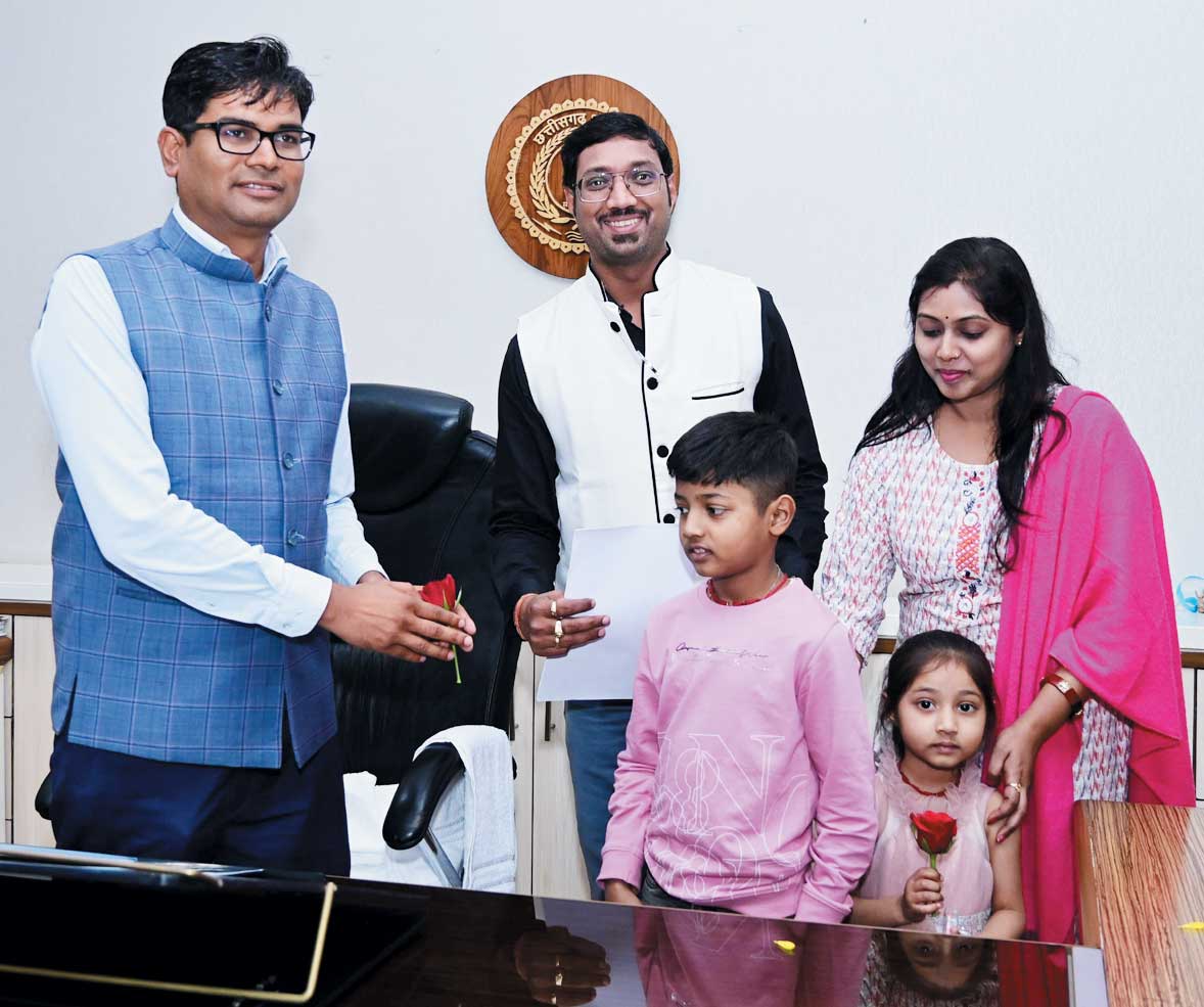 ओपी चौधरी को बधाई देने पहुंचे मयूरेश