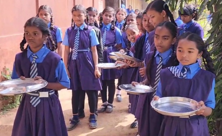 4 माह से भुगतान नहीं, मध्यान्ह भोजन बंद होने की कगार पर 4 माह से भुगतान नहीं, मध्यान्ह भोजन बंद होने की कगार पर