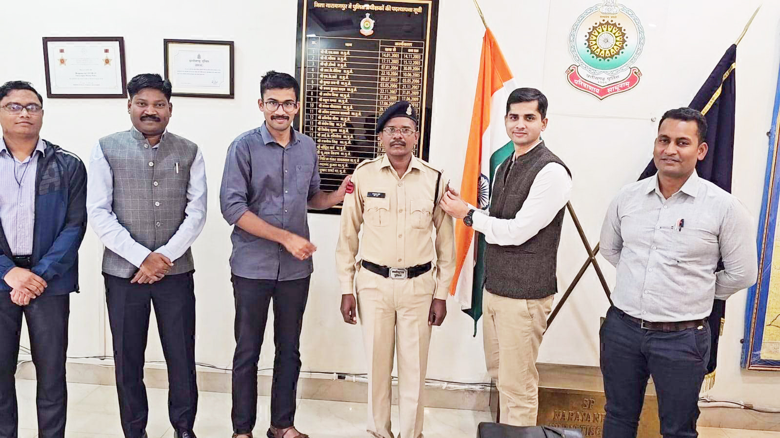 नक्सली मुठभेड़ में अदम्य साहस और वीरता, जवान को क्रम से पूर्व पदोन्नति नक्सली मुठभेड़ में अदम्य साहस और वीरता, जवान को क्रम से पूर्व पदोन्नति