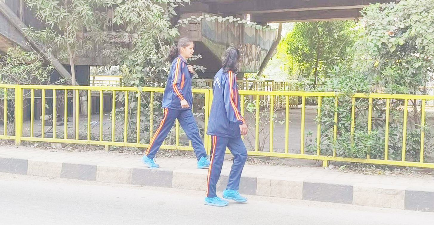 नेशनल बास्केटबॉल टूर्नामेंट में खराब व्यवस्था, भरपेट भोजन के लिए तरस रहे खिलाड़ी नेशनल बास्केटबॉल टूर्नामेंट में खराब व्यवस्था, भरपेट भोजन के लिए तरस रहे खिलाड़ी