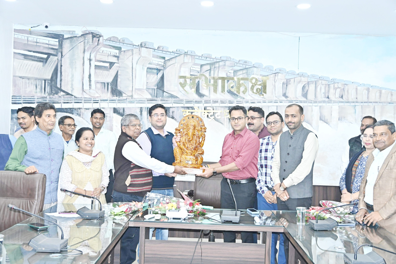 कलेक्टर ऋतुराज व सीईओ रोक्तिमा को दी विदाई