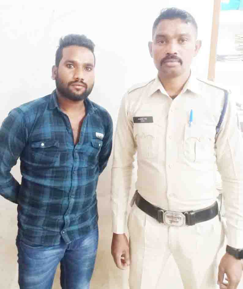 पिकअप चोरी का फरार आरोपी गिरफ्तार पिकअप चोरी का फरार आरोपी गिरफ्तार