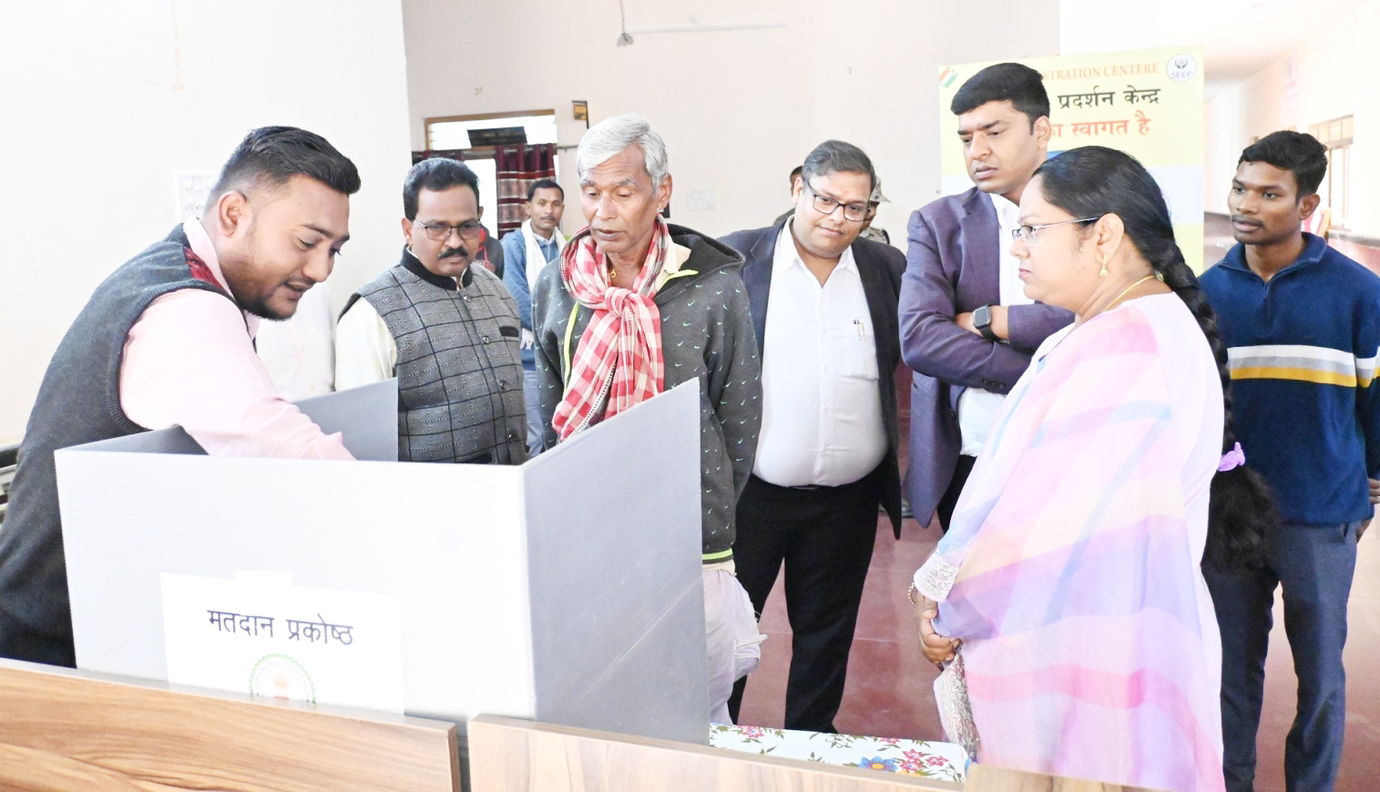 नवनियुक्त कलेक्टर ने कार्यालयीन व्यवस्था व साफ-सफाई का लिया जायजा