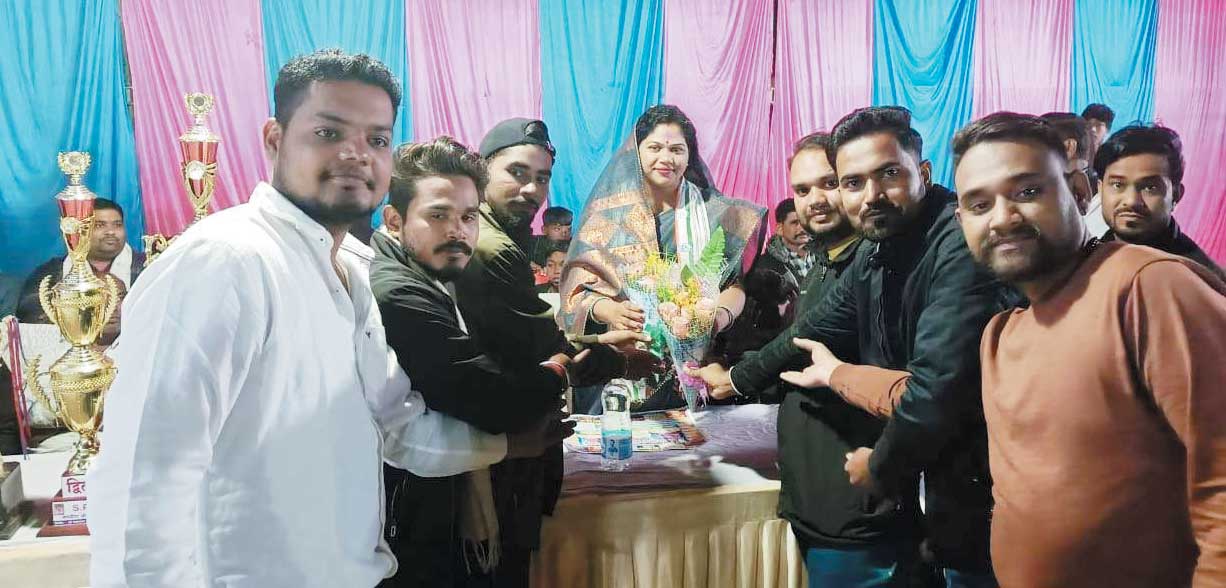 विधायक ने  किया क्रिकेट स्पर्धा का उद्घाटन