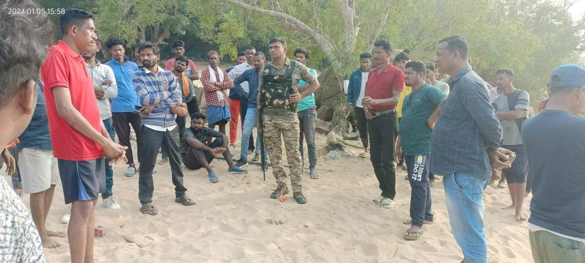 इंद्रावती में बहे छात्र का 26 घंटे बाद भी नहीं मिला सुराग इंद्रावती में बहे छात्र का 26 घंटे बाद भी नहीं मिला सुराग