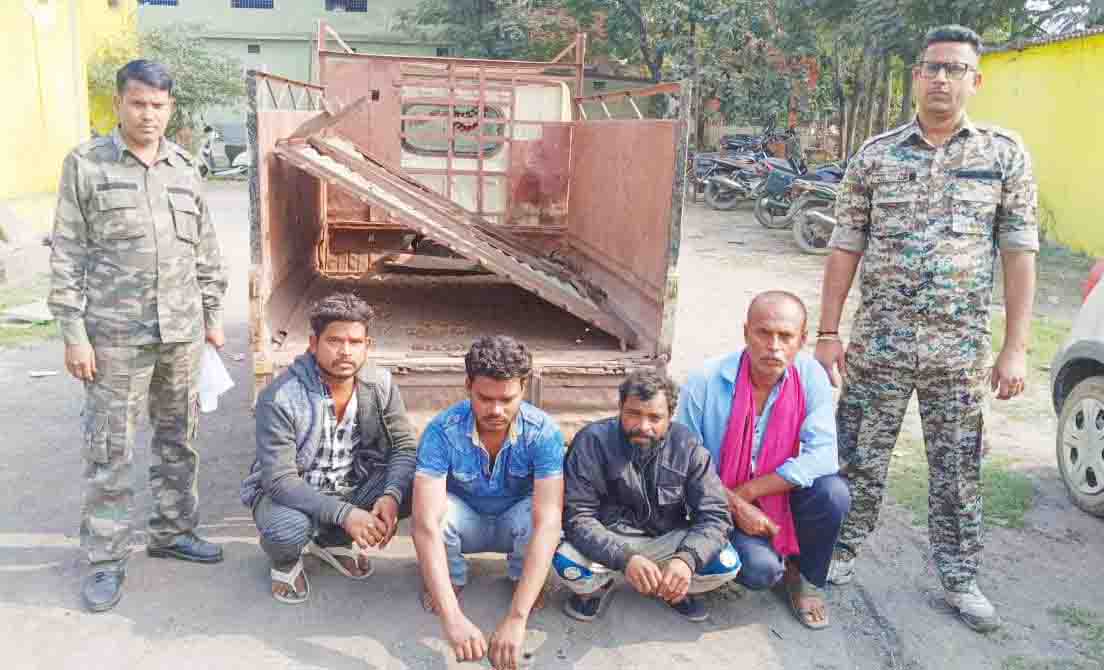लोहे का गेट चुराने आए 4 आरोपी गिरफ्तार