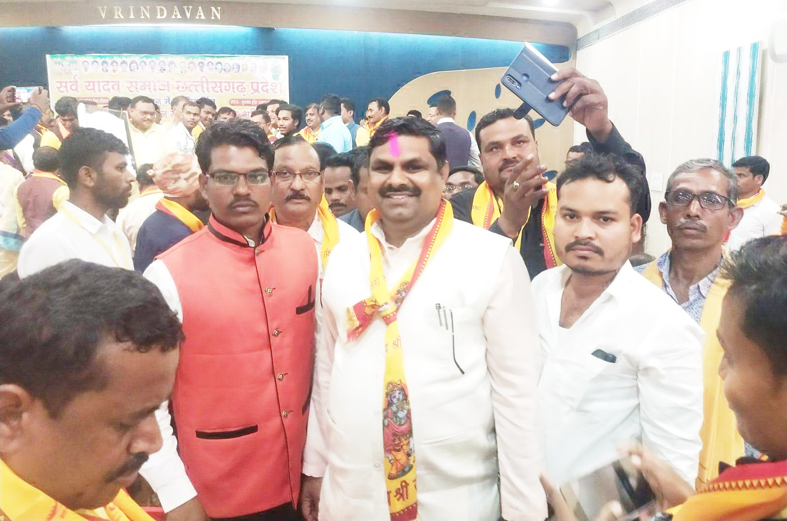 यादव समाज ने नवनिर्वाचित विधायकों का किया सम्मान