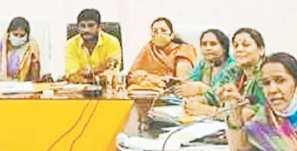 पहले भाजपा, अब कांग्रेस के सदस्य  लगा रहे हैं फंड रोकने का आरोप