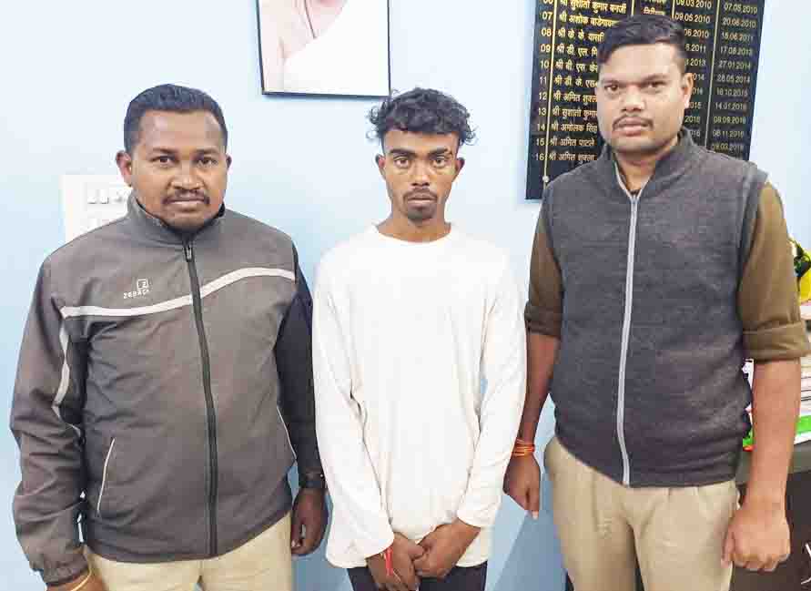 घर घुसकर मारपीट, आरोपी गिरफ्तार घर घुसकर मारपीट, आरोपी गिरफ्तार