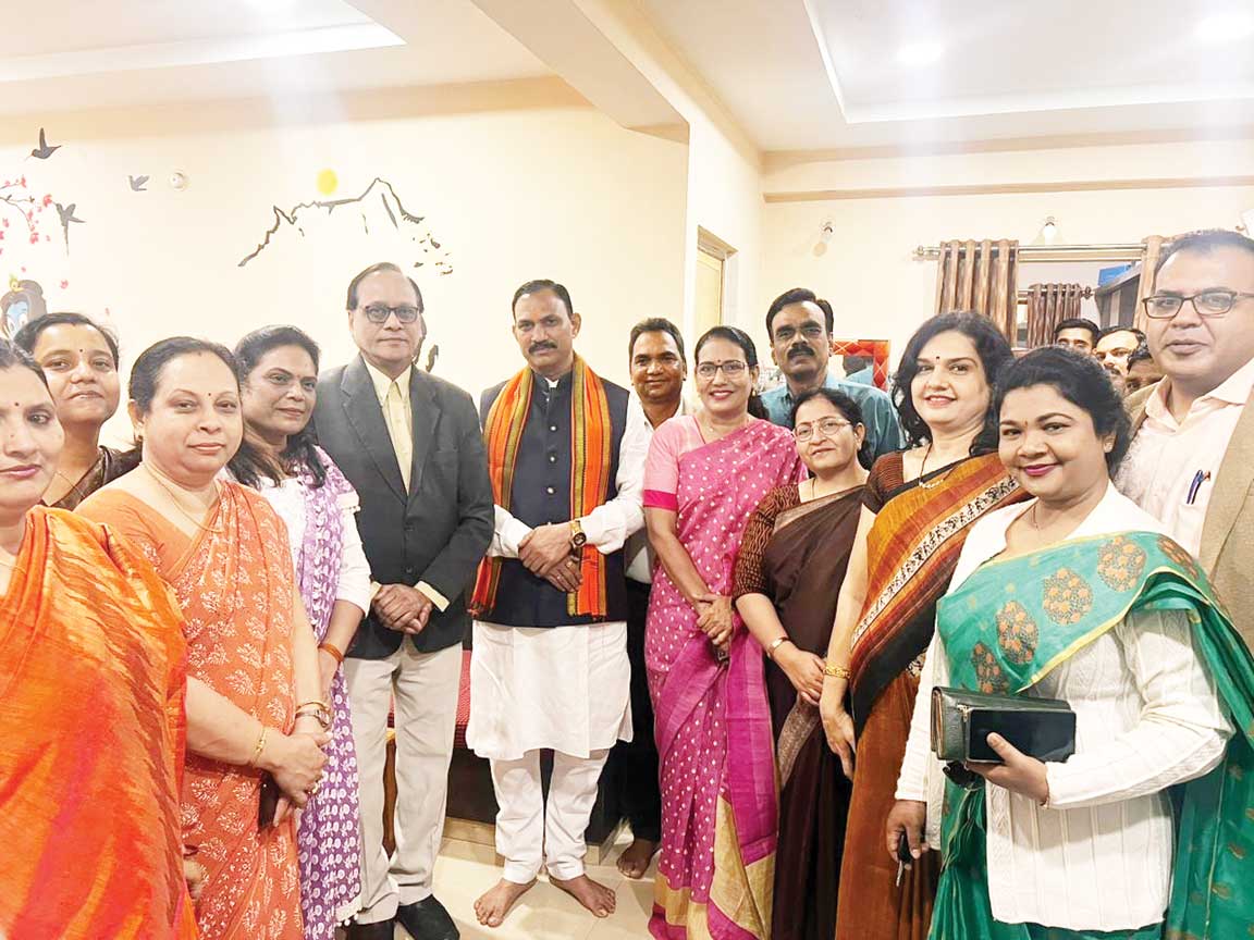 चिकित्सा शिक्षकों ने की स्वास्थ्य मंत्री से मुलाकात चिकित्सा शिक्षकों ने की स्वास्थ्य मंत्री से मुलाकात