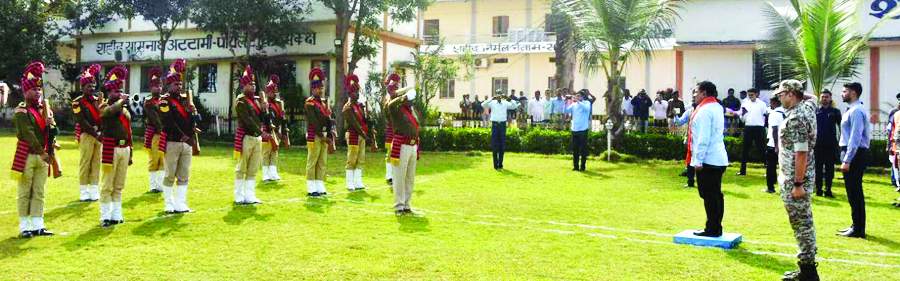 उप मुख्यमंत्री शर्मा को गार्ड ऑफ ऑनर