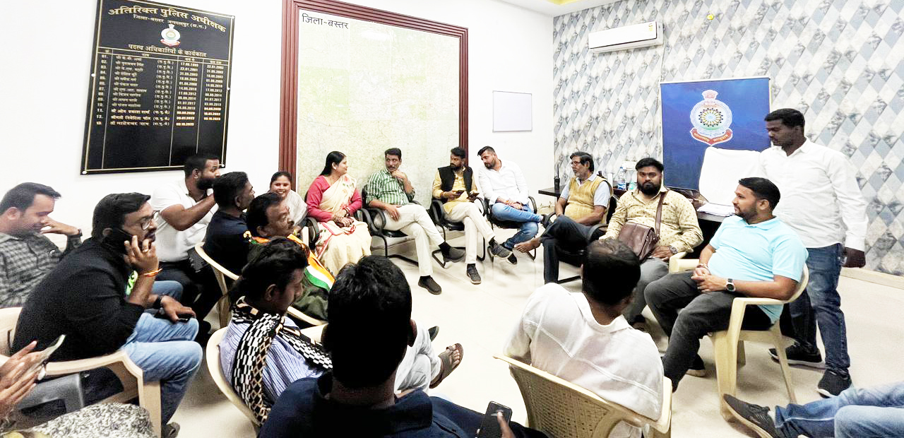 सीएम के आने से पहले कांग्रेसी नेता नजरबंद