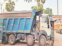  ओवरलोडिंग वाहनों से सडक़ें हो रही है जर्जर, मरम्मत-चौड़ीकरण व बिना ढके परिवहन पर रोक की मांग  