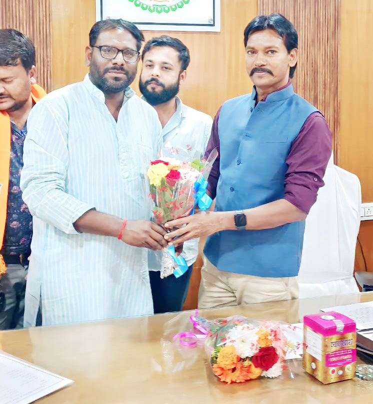 भाजयुमो नेता ने की कलेक्टर से भेंट