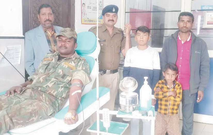  गर्भवती और थैलेसीमिया से ग्रसित मासूम को जवानों ने किया रक्तदान