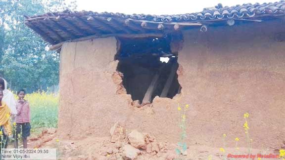 रामचंद्रपुर में हाथियों का उत्पात, घर तोड़े