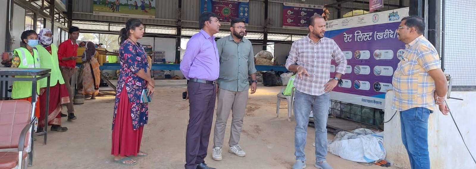  एमआरएफ सेंटर के कार्यों और गतिविधियों का कलेक्टर ने लिया जायजा