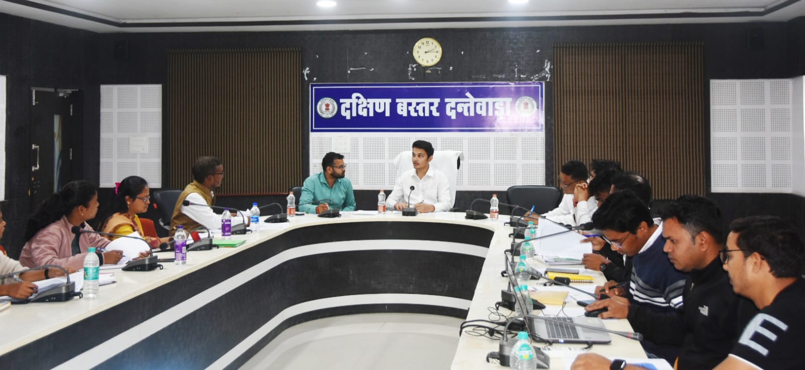 फोटोयुक्त निर्वाचक नामावलियों का विशेष संक्षिप्त पुनरीक्षण पर बैठक