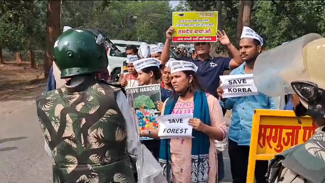 प्रदर्शन के लिए हसदेव जा रहे लोगों को हिरासत में लिया पुलिस ने, कांग्रेस नेता पहली बार शामिल हुए