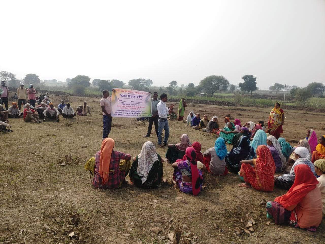 मजदूरों को दी कानून की जानकारी