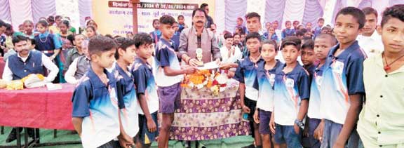 संकुल स्तर बाल क्रीड़ा स्पर्धा व शिक्षक सम्मान
