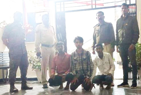 हत्या के फरार नाबालिग समेत 4 गिरफ्तार