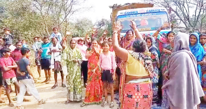 ट्रेलर ने ग्रामीण को कुचला, मौत ट्रेलर ने ग्रामीण को कुचला, मौत