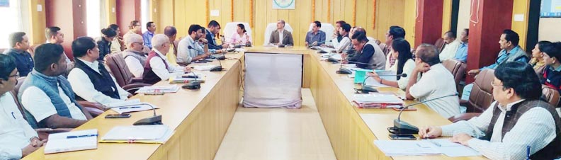 लंबित आवेदनों के शीघ्र निराकरण के दिए निर्देश