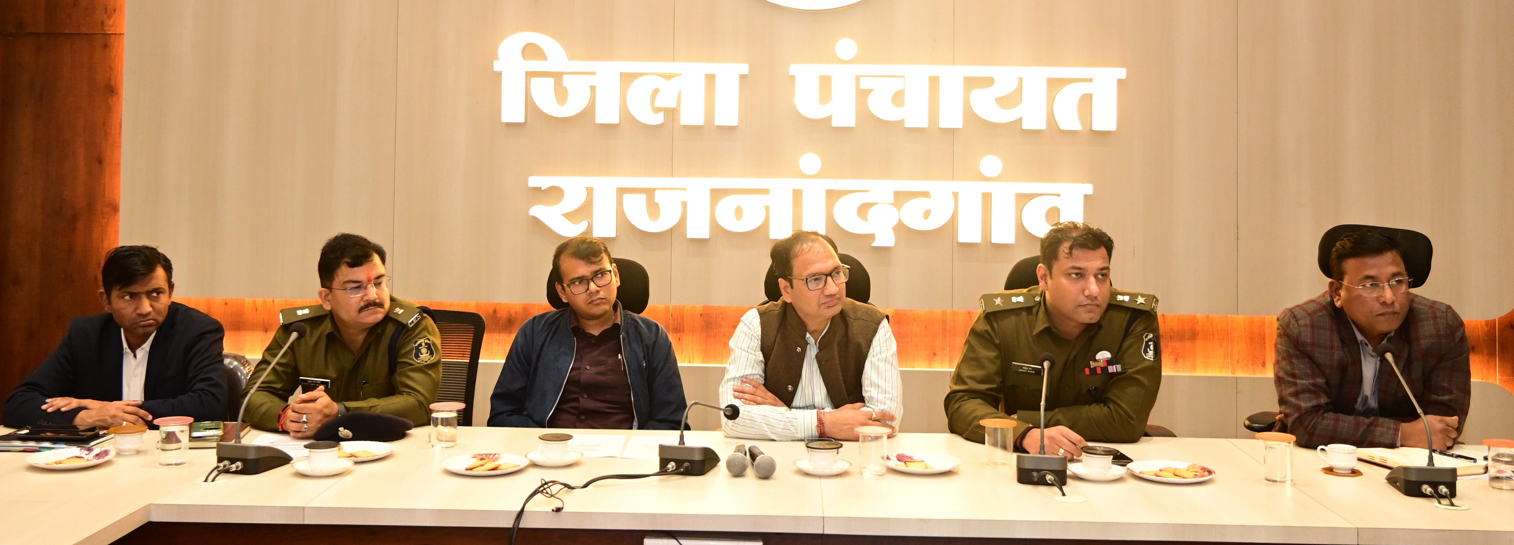 यातायात व्यवस्था न हो बाधित  ट्रांसपोटर्स के साथ कलेक्टर-एसपी संग बैठक