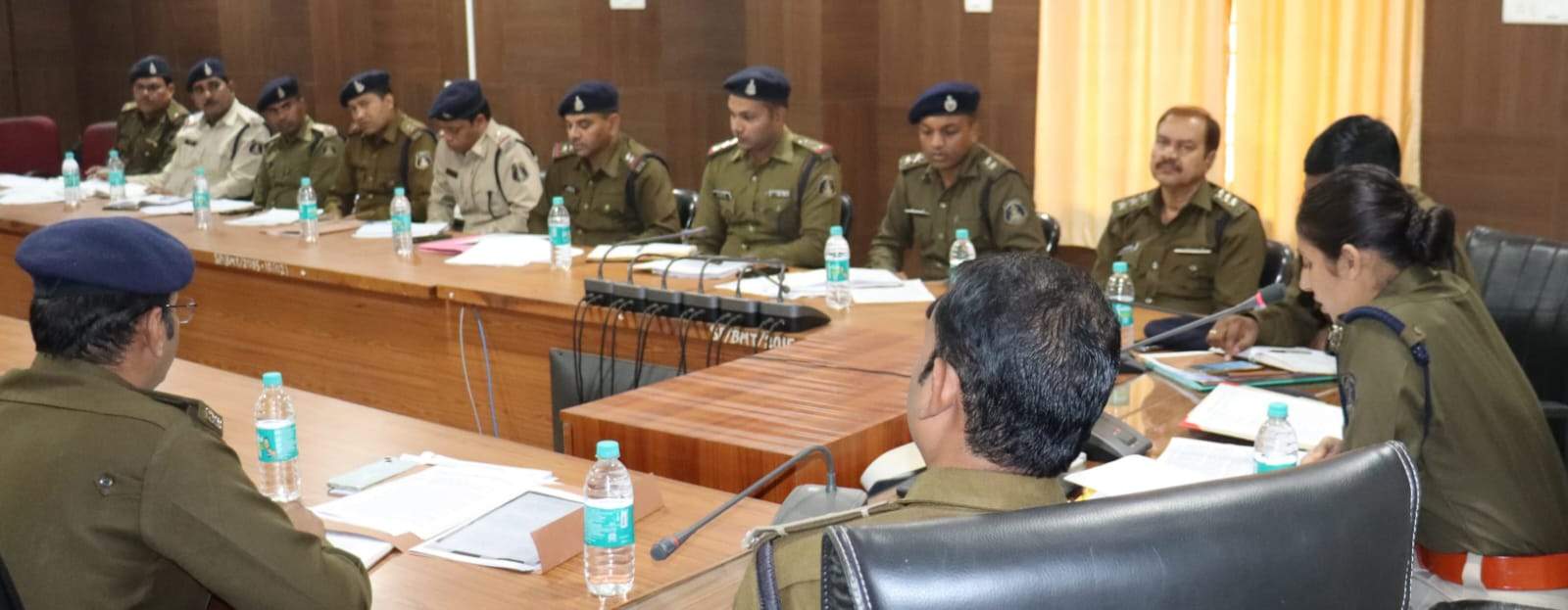 नशाखोरी व अवैध कार्यों में लिप्त  लोगों पर करें लगातार कार्रवाई