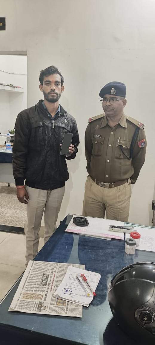 ई टिकट संग युवक पकड़ाया ई टिकट संग युवक पकड़ाया