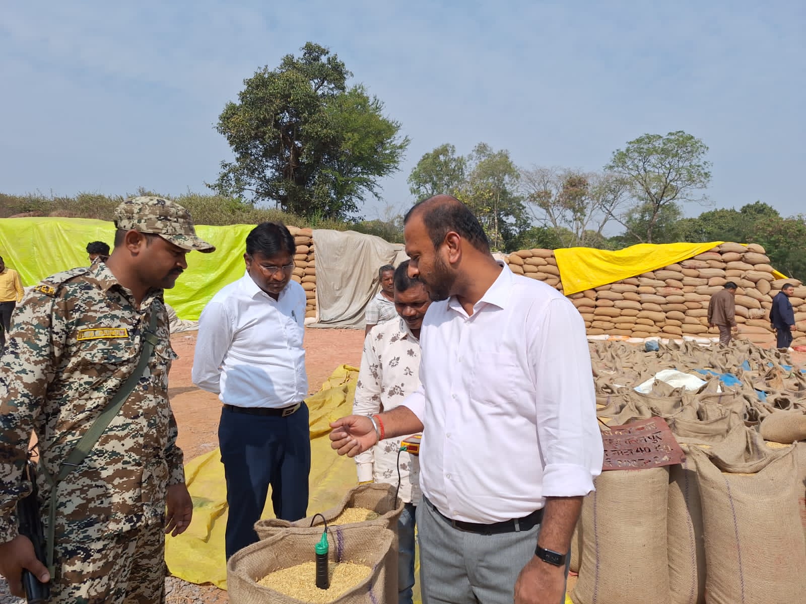 करणपुर धान खरीदी केंद्र का निरीक्षण