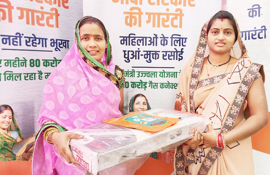 लक्ष्मी-माधुरी की रसोई हुई धुएं से मुक्त