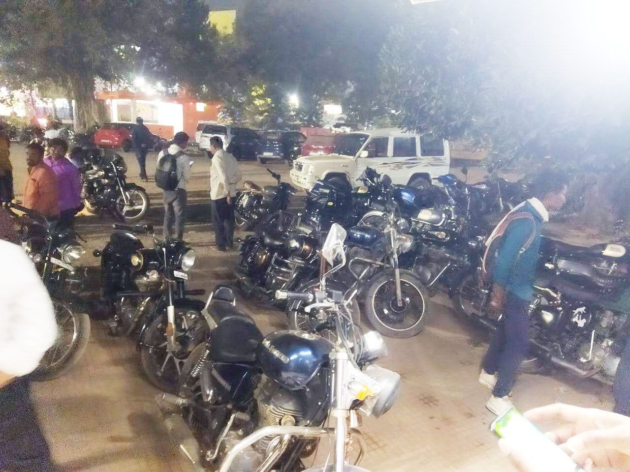 बुलेट से निकाला मॉडिफाइड साइलेंसर