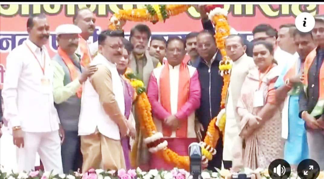 भाजपाइयों ने सीएम का किया सम्मान