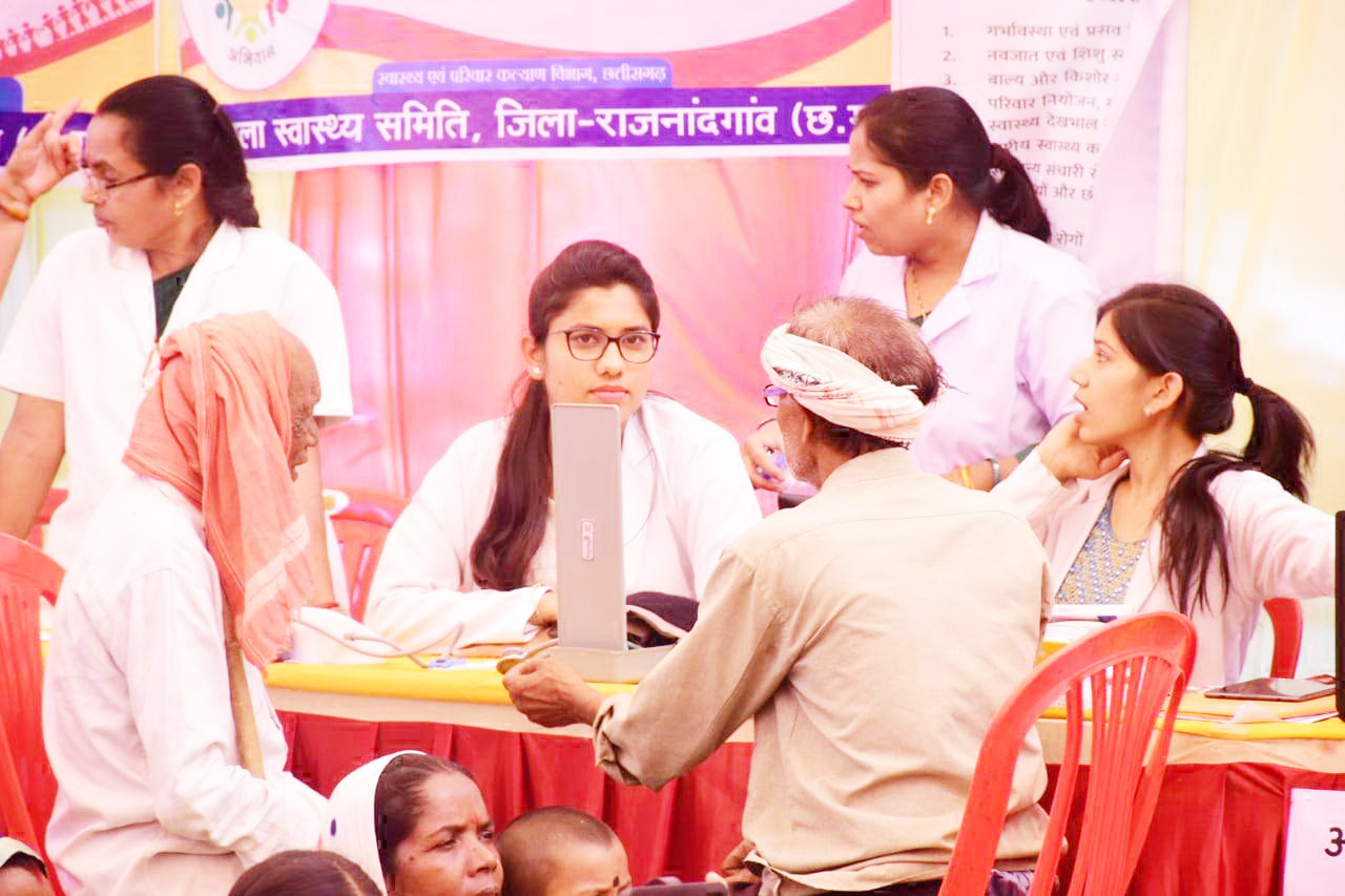 विकसित भारत संकल्प यात्रा की मोबाईल वैन पदुमतरा पहुंची