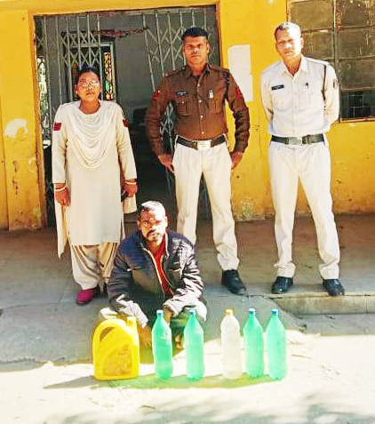 अलग-अलग कार्रवाई में 37.5 लीटर शराब जब्त अलग-अलग कार्रवाई में 37.5 लीटर शराब जब्त