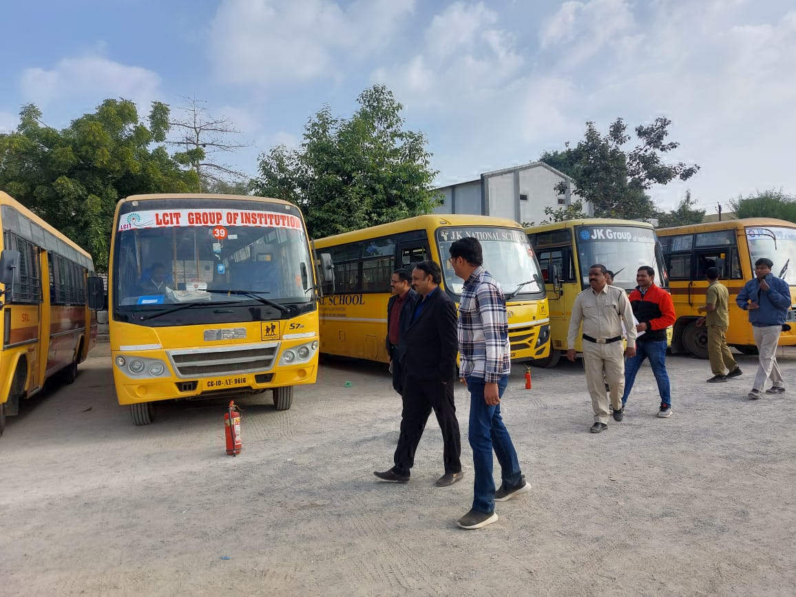 सुप्रीम कोर्ट की गाइडलाइन पर जांच में कई स्कूली बसें अनफिट, ड्राइवर मिले बीमार