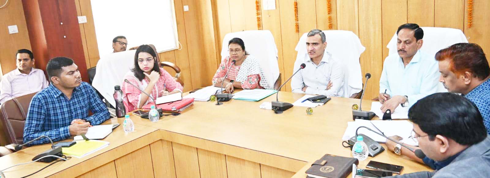 योजनाओं का लाभ वंचित लोगों तक समयबद्ध तरीके से पहुँचाएं 