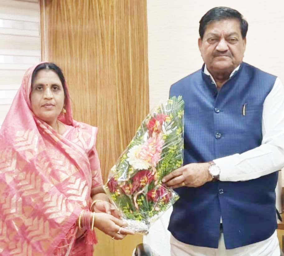 नवागढ़, कांग्रेस को एक और झटका महिला पार्षद ने दिया इस्तीफा