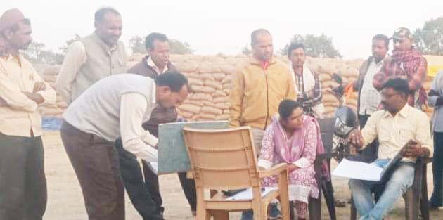 गुणवत्ताहीन धान खपाने पर कारण बताओ नोटिस जारी 