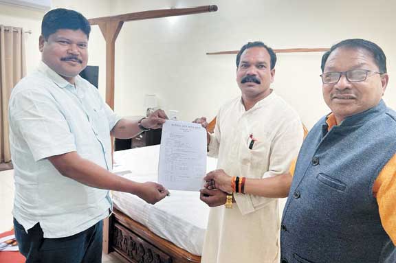 आम चुनाव: देवचंद ने पेश की दावेदारी आम चुनाव: देवचंद ने पेश की दावेदारी