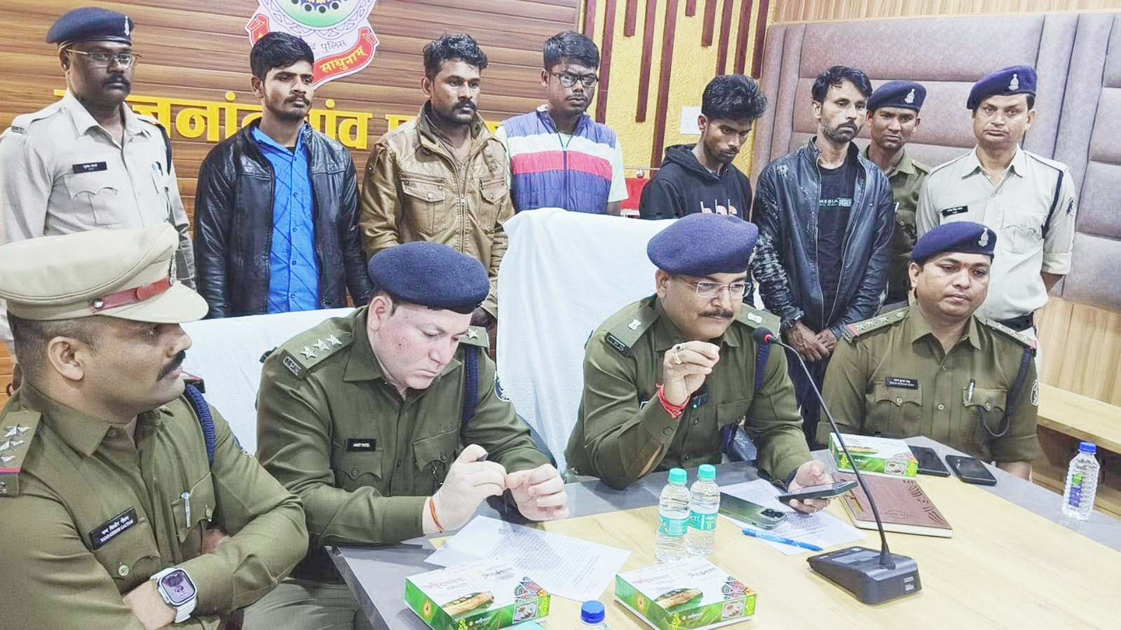 अंतरराज्यीय डीजल चोर गिरोह गिरफ्तार आरोपियों में 4 एमपी के और एक दुर्ग का अंतरराज्यीय डीजल चोर गिरोह गिरफ्तार आरोपियों में 4 एमपी के और एक दुर्ग का