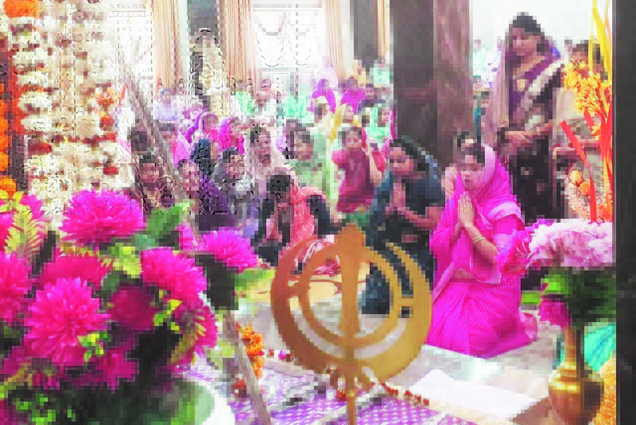 गुरु गोविंद सिंह की जयंती पर पूर्व विधायक ने मात्था टेककर की अरदास