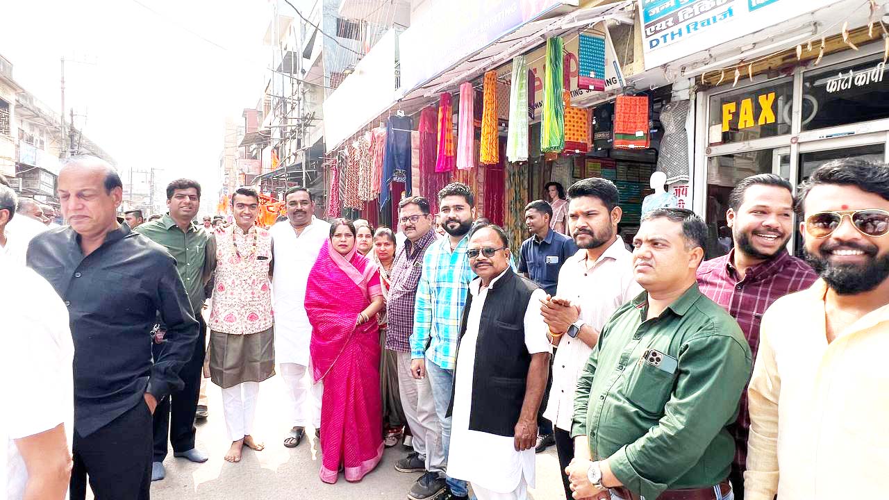 पाश्र्वनाथ जिनालय से जैन  समाज ने निकाली शोत्रायात्रा