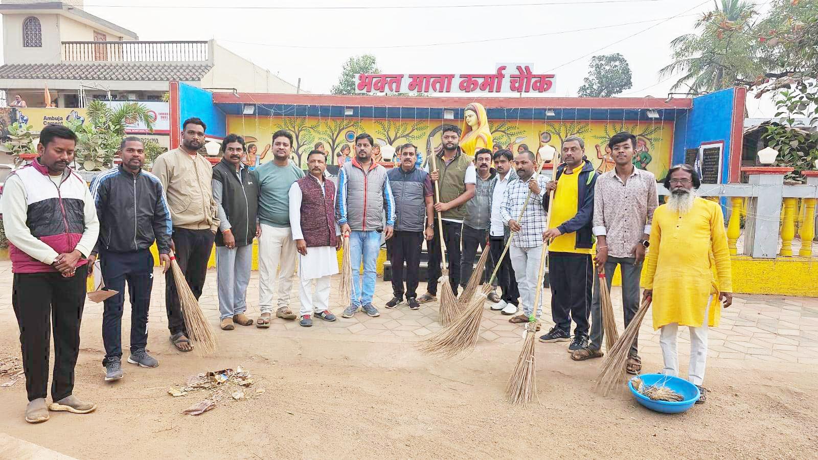 भक्त कर्मा माता मंदिर में सफाई अभियान
