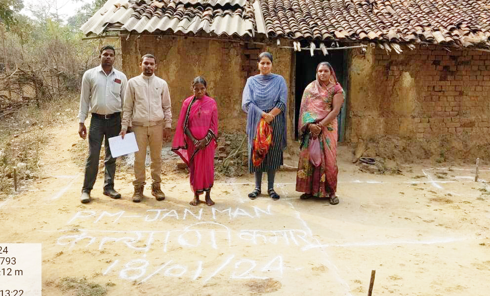 716 कमार परिवारों का पक्का आशियाना बनना शुरू, दिया गया ले आउट