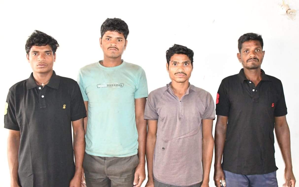 निर्दोष आदिवासियों को नक्सली बता गिरफ्तारी की निंदा, रिहाई की मांग निर्दोष आदिवासियों को नक्सली बता गिरफ्तारी की निंदा, रिहाई की मांग