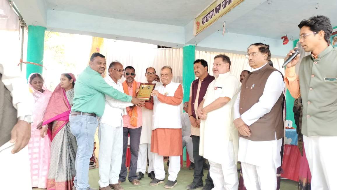 विकास कार्यों का सांसद और विधायक ने किया लोकार्पण विकास कार्यों का सांसद और विधायक ने किया लोकार्पण