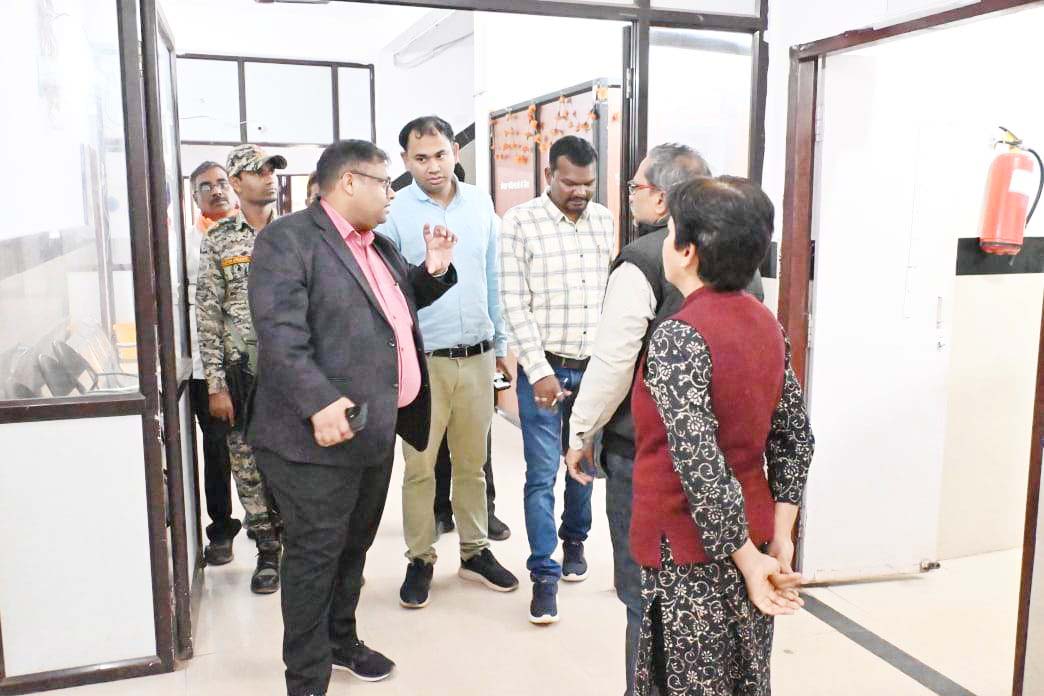 एक लाख दीपों से जगमगाएगा राजिम का त्रिवेणी संगम एक लाख दीपों से जगमगाएगा राजिम का त्रिवेणी संगम